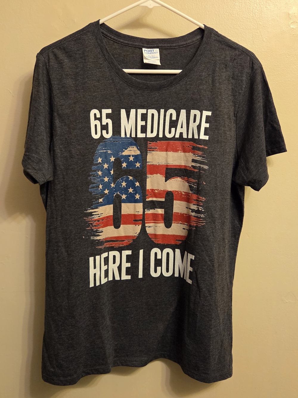 ​Port & Company 65 Medicare Here I Come T-Shirt Large Gray Patriotic Funny 65th